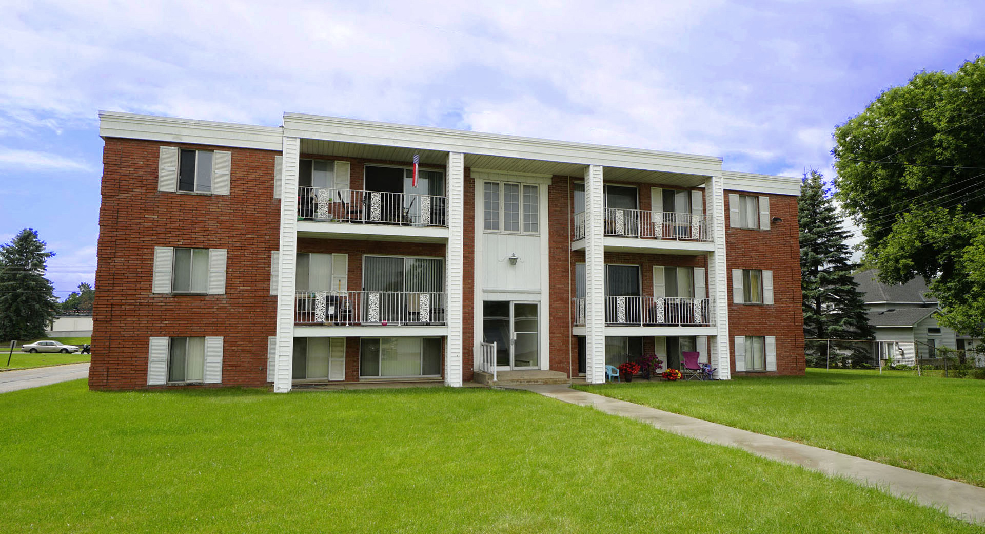 Bellaire Estates Apartments in White Bear Lake, MN